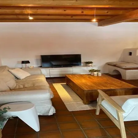 Quaint Mansion Near Bus In Holiday home