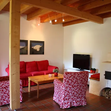 Quaint Mansion Near Bus In Holiday home