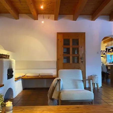 Holiday home Quaint Mansion Near Bus In